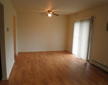 180 Carl Ave - Photo Thumbnail 9