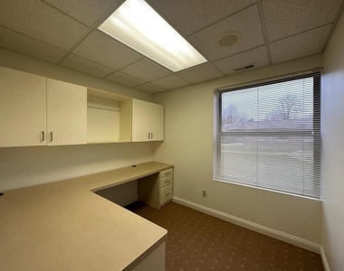 1158 W Lincolnway - Photo Thumbnail 10