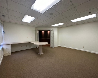 1158 W Lincolnway - Photo Thumbnail 11