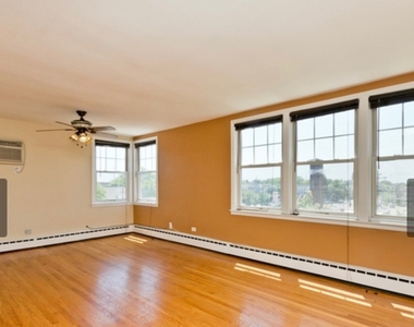 2406 W Farragut Avenue - Photo Thumbnail 1