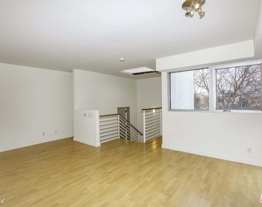 823 N Martel Ave Apt 1 - Photo Thumbnail 5