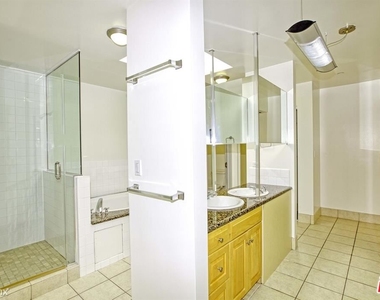 823 N Martel Ave Apt 1 - Photo Thumbnail 6