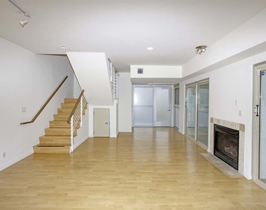 823 N Martel Ave Apt 1 - Photo Thumbnail 0