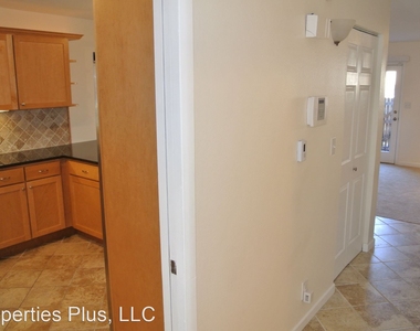 1472 Greenbriar Blvd - Photo Thumbnail 2