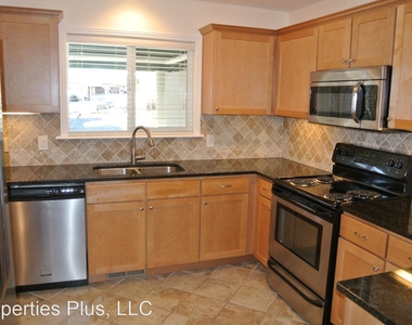 1472 Greenbriar Blvd - Photo Thumbnail 4