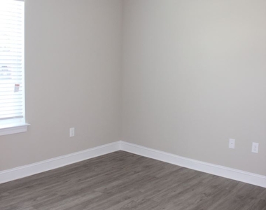 151 Howard Lane Apt 102 - Photo Thumbnail 4