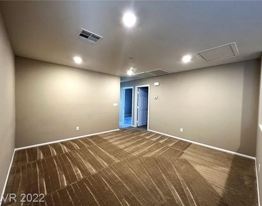 7540 Slipper Orchid Street - Photo Thumbnail 13