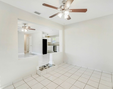 2440 Sw 5th Place - Photo Thumbnail 16