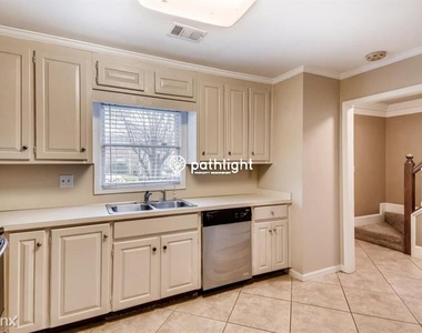 115 Towergate Pl - Photo Thumbnail 2