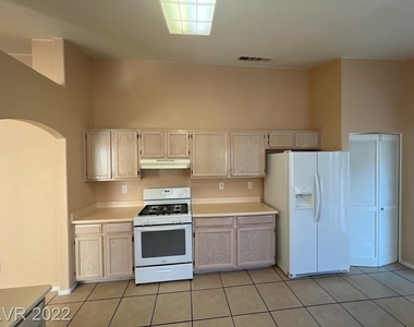 2760 Wild Cactus Court - Photo Thumbnail 11