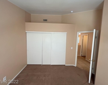 2760 Wild Cactus Court - Photo Thumbnail 20