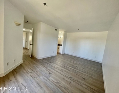 2077 Lakeridge Circle 104 - Photo Thumbnail 10