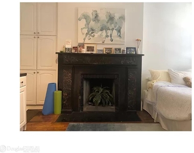 725 Greenwich St - Photo Thumbnail 0