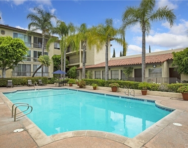 12830 Burbank Boulevard - Photo Thumbnail 25