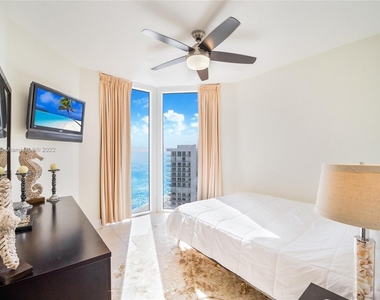 16699 Collins Ave - Photo Thumbnail 7