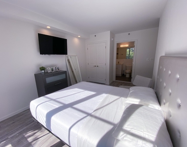 433 West 53rd Street - Photo Thumbnail 6