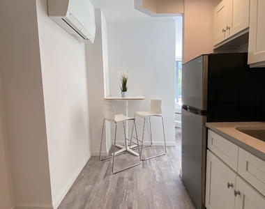 433 West 53rd Street - Photo Thumbnail 1