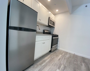433 West 53rd Street - Photo Thumbnail 2