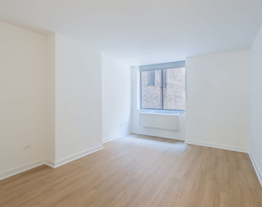 777 6th Avenue - Photo Thumbnail 36