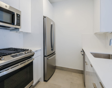 777 6th Avenue - Photo Thumbnail 21