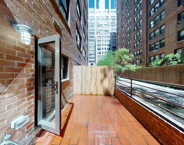 East 56th St and 1st Ave - Photo Thumbnail 3