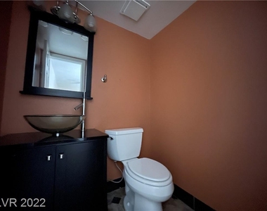 240 Shadybrook Lane - Photo Thumbnail 7