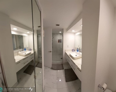 16425 Collins Ave - Photo Thumbnail 13