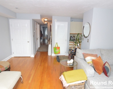 306 Tappan St # 4g - Photo Thumbnail 4