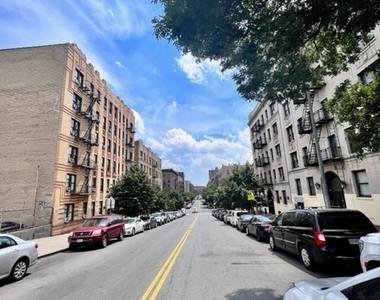 West 204th Street - Photo Thumbnail 4