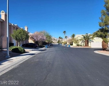 8421 Vast Horizon Avenue - Photo Thumbnail 1