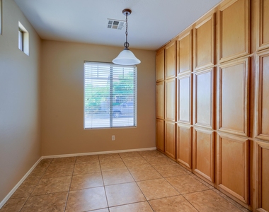 4745 E Amber Sun Drive - Photo Thumbnail 9