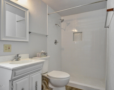 7611 N 12th Place - Photo Thumbnail 11