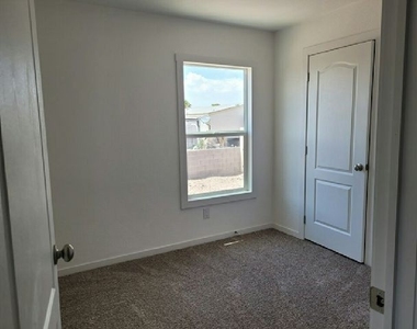 4650 E. Carey Ave - Photo Thumbnail 16