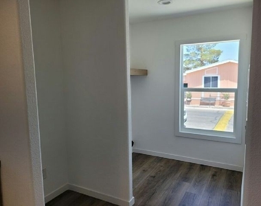 4650 E. Carey Ave - Photo Thumbnail 14