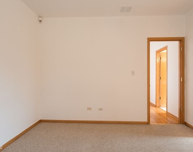 1427 W. Walton, Unit 4 - Photo Thumbnail 9