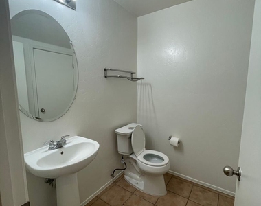 6006 S Cedar Elm Lane - Photo Thumbnail 8