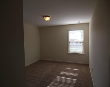 8305 Harlond Way - Photo Thumbnail 16