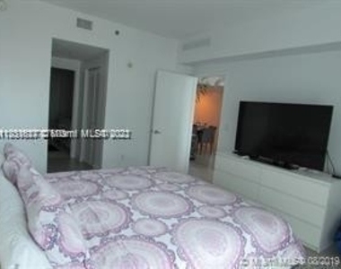 951 Brickell Ave - Photo Thumbnail 4