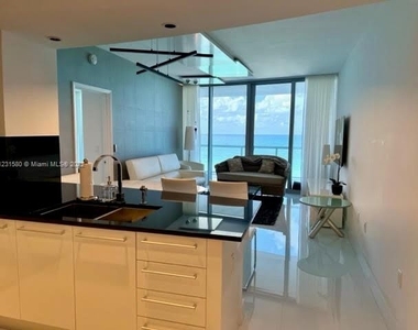 17121 Collins Ave - Photo Thumbnail 3