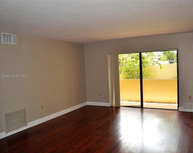 10415 N Kendall Dr - Photo Thumbnail 5