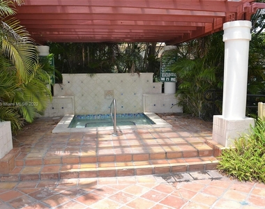 10415 N Kendall Dr - Photo Thumbnail 12