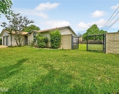 1501 Wildflower Dr - Photo Thumbnail 3