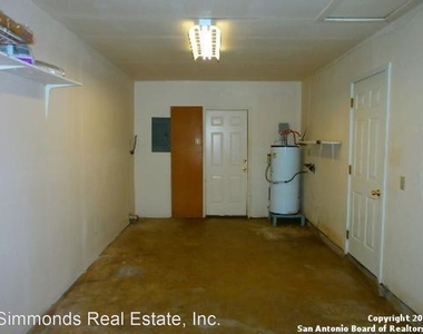 225 Linda Court - Photo Thumbnail 13