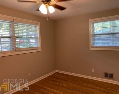 2402 Rhineland Court Ne - Photo Thumbnail 7