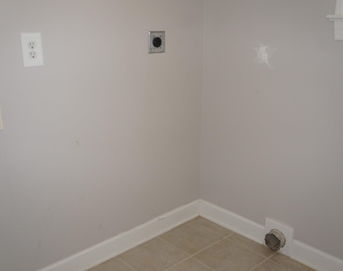 1221 Fairview Club Drive - Photo Thumbnail 11