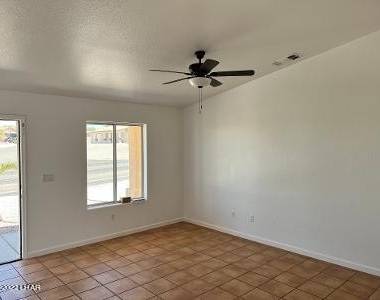 3248 Chemehuevi Blvd - Photo Thumbnail 4