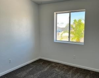 3248 Chemehuevi Blvd - Photo Thumbnail 2