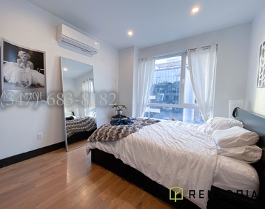 832 Lexington Avenue - Photo Thumbnail 3