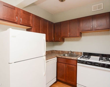 4614 N. Paulina, Unit 112 - Photo Thumbnail 1