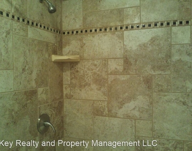 7904 Lakehurst Dr - Photo Thumbnail 24